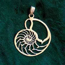 Nautilus jewelry pendant gold