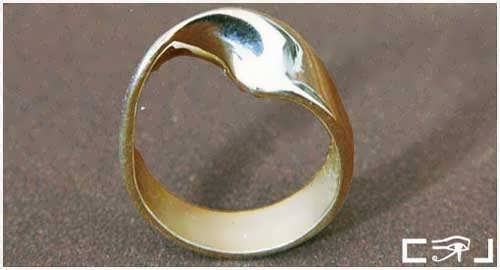 http://www.ka-gold-jewelry.com/images/products-500//mobius-ring/mobius-ring12.jpg