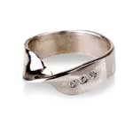 Mobius ring with diamonds