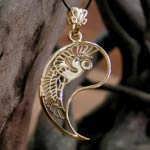 Yin Pendant Gold