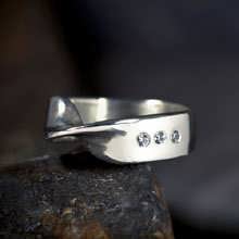 Anello mobius - argento con zirconi