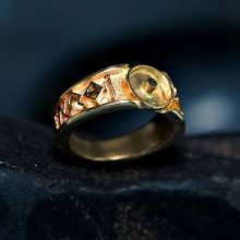 טבעת המונאד זהב
