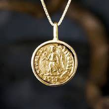 Victory Pendant Gold