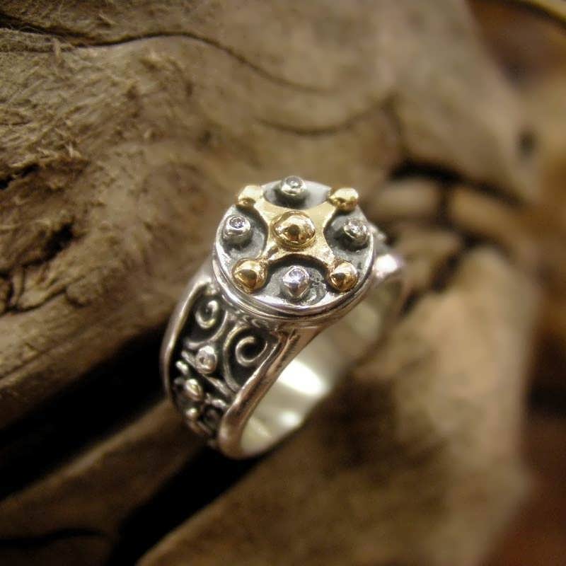 The Mayan Venus talisman Ring silver and gold set with diamonds