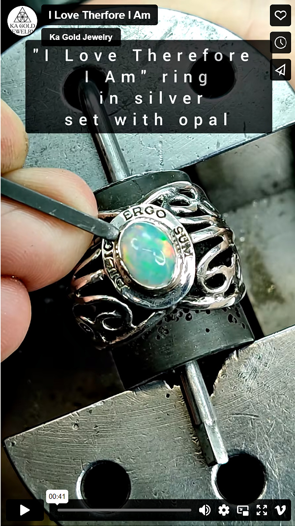 I Love Therefore I am: Ring in
                        silver set with opal