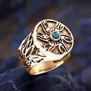 Eye of Horus Ring Gold with Emerald