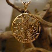 Lioness Motherhood Pendant Gold