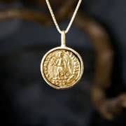 Victory Pendant Gold
