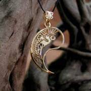 The Yin Pendant Gold