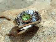 Lotus ring silver with Peridot