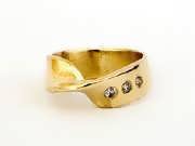 Mobius Ring Gold With Diamonds
