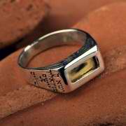 Anillo de cinco metales con los mejores deseos sacerdotales