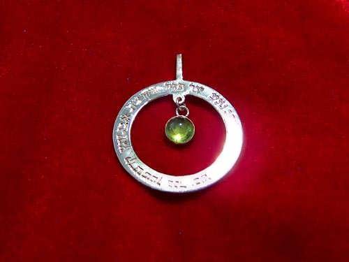 Ana becoach circle pendant silver with Peridot