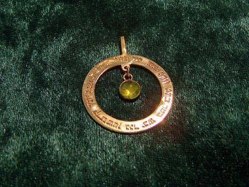 Ana becoach circle pendant gold with Peridot