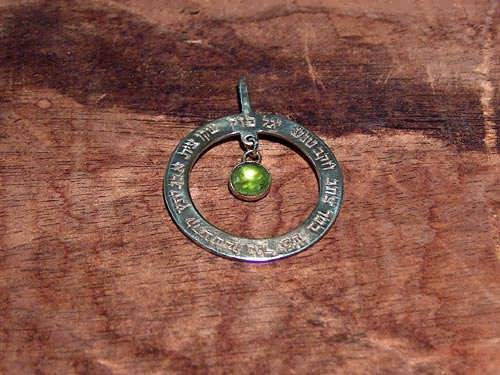 Ana becoach circle pendant silver with Peridot