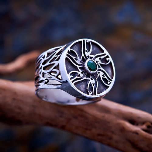 Eye of Horus Ring Silver with Emerald