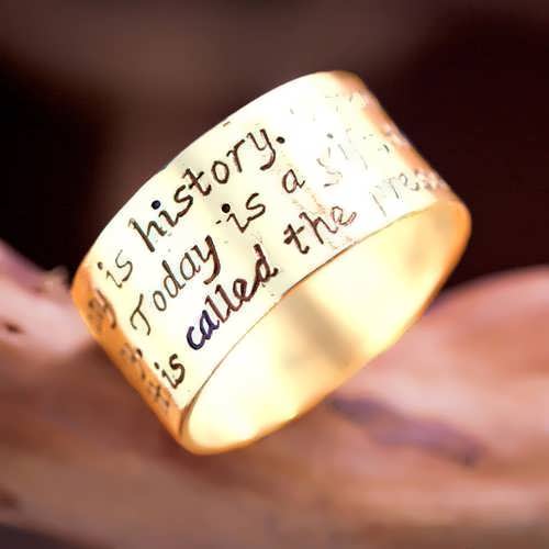 Gift of Time Ring Gold