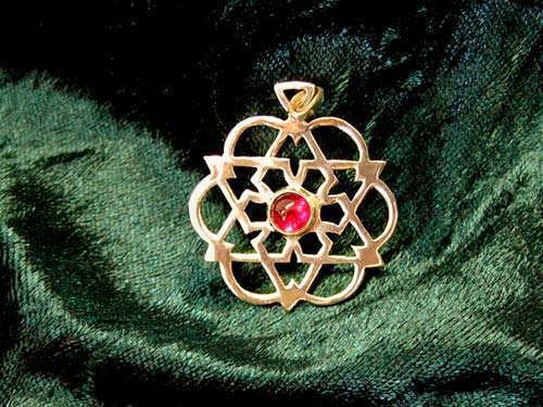 Inlaid egg of life star gold with Garnet