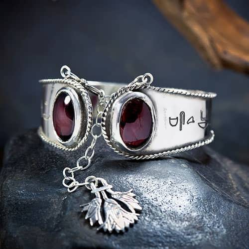 Ka Bracelet Silver with Garnet