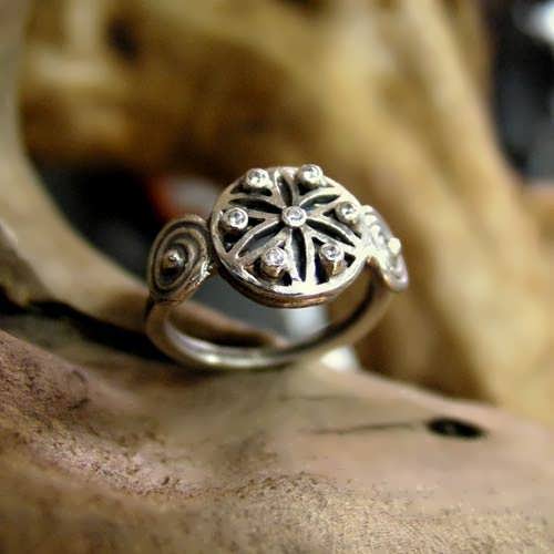 Ka Ring with seven zircons (seed of life center)