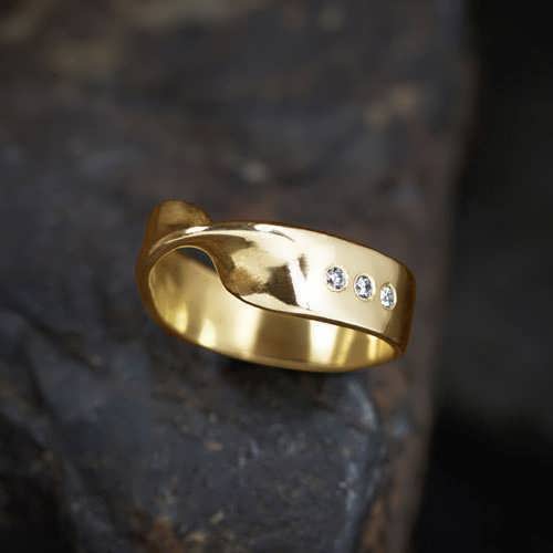 Mobius Ring Gold With Diamonds