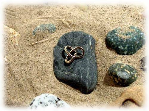 Gordian Knot Pendant Gold Small