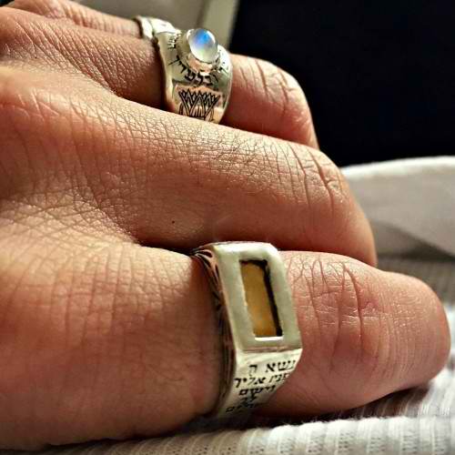 Anillo de cinco metales con los mejores deseos sacerdotales