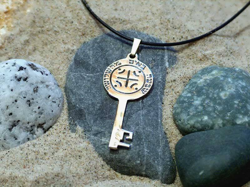 https://www.ka-gold-jewelry.com/images/products-800/malchizedeq-key/malchizedeq-key8.jpg