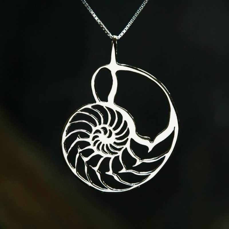 アクセサリー Nautilus silver and cord necklace Nautilus Jewelry Pendant Silver